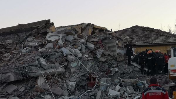 Elazığ'da 6.8 büyüklüğünde deprem - Sputnik Türkiye
