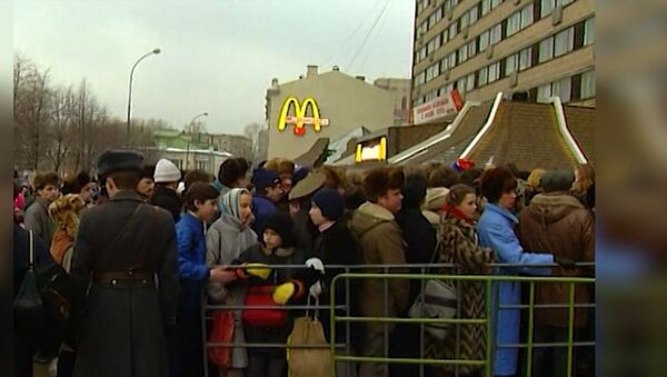 Beş bin kişilik kuyruk: 31 Ocak 1990’da Rusya’nın ilk McDonalds restoranı açıldı - Sputnik Türkiye