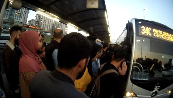 Metrobüs - kalabalık - Sputnik Türkiye
