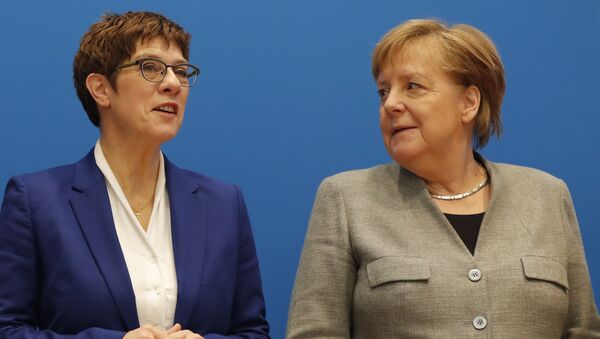CDU Genel Başkanı Annegret Kramp-Karrenbauer ve Almanya Başbakanı Angela Merkel - Sputnik Türkiye