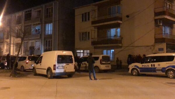Bursa'da 9 yaşındaki Suriyeli bir çocuk evinde ölü bulundu. Çocuğun vücudunda yanık ve kesik izleri olduğu belirlendi. - Sputnik Türkiye