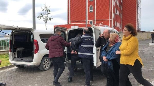 Bursa'da 9 yaşındaki çocuğun ölümüyle ilgili baba ve üvey anne tutuklandı - Sputnik Türkiye