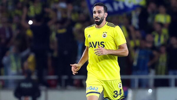 Fenerbahçe'de Adil Rami'nin sözleşmesi karşılıklı olarak feshedildi - Sputnik Türkiye