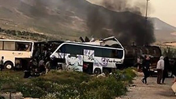 Suriye’nin başkenti Şam’da yakıt tankeri ile iki yolcu otobüsünün çarpışması sonucu meydana gelen kazada 30 kişi öldü, çok sayıda kişi yaralandı. - Sputnik Türkiye