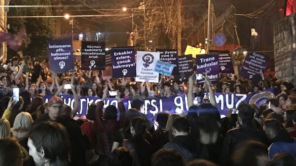 İstanbul'da 8 Mart Feminist Gece Yürüyüşü  - Sputnik Türkiye