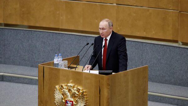 Rusya Devlet Başkanı Vladimir Putin, parlamentonun alt kanadı Duma'da vekillere hitap etti. - Sputnik Türkiye