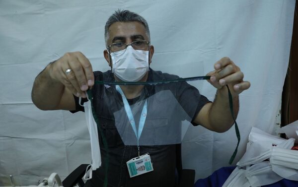 Diyarbakır Sağlık Bilimleri Üniversitesi Gazi Yaşargil Eğitim ve Araştırma Hastanesi, koronavirüs salgınına karşı hastanede ayrı maske üretmeye başladı. - Sputnik Türkiye