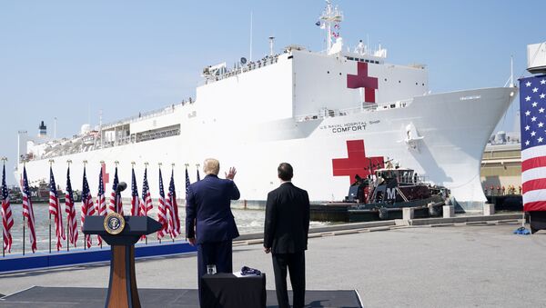 ABD Başkanı Donald Trump, USNS Comfort yüzen hastane gemisini Virginia eyaletindeki Norfolk deniz üssünden New York’a yolcu etti. - Sputnik Türkiye
