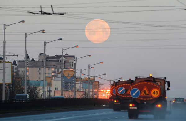 Dünyada pembe Süper Ay - Sputnik Türkiye