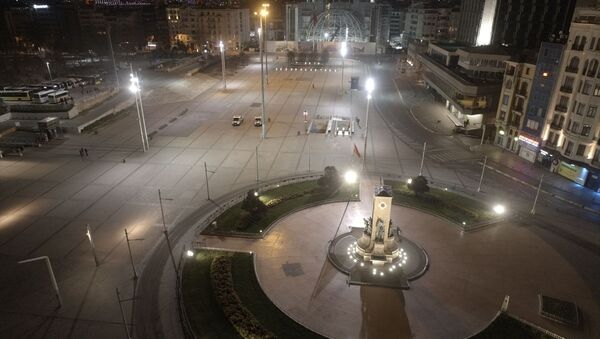 İstanbul'da İstiklal Caddesi ve Taksim gece drone ile görüntülendi. - Sputnik Türkiye
