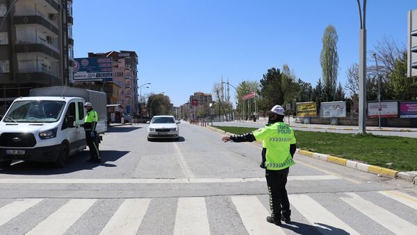 Malatya'da sokağa çıkma kısıtlamasını ihlal eden 159 kişiye 500 bin 850 TL idari para cezası kesildi. - Sputnik Türkiye