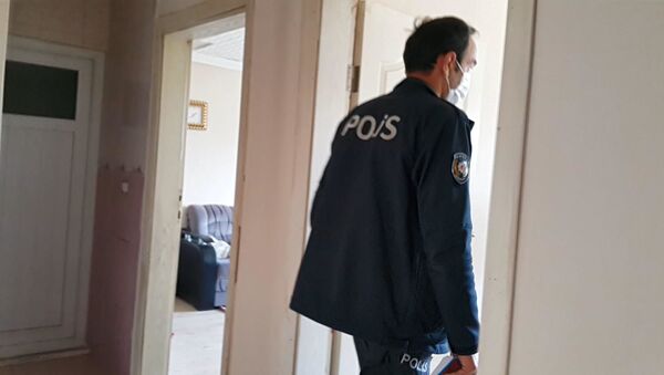 Girdiği evde bıçaklanan hırsız, sırtında bıçakla kaçtı - Bursa - Sputnik Türkiye