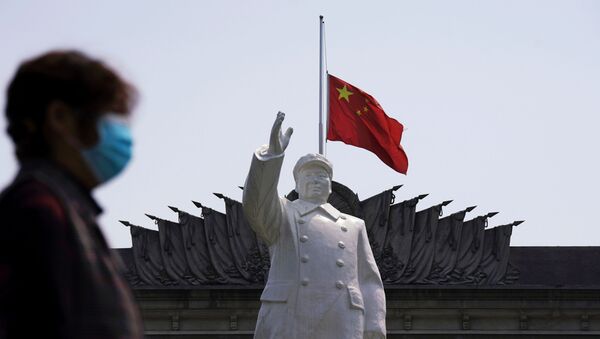 Çin bayrağı - maske - koroanvirüs - Vuhan - Mao Zedong heykeli - Sputnik Türkiye