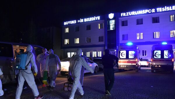 TFF 1. Lig ekiplerinden Büyükşehir Belediye Erzurumspor'un kulüp binasında dezenfekte çalışması  - Sputnik Türkiye