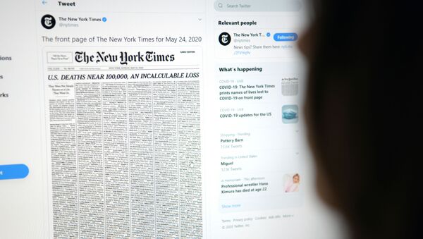 ABD'de, New York Times gazetesi, salgında yaşamını yitirenlerin isimlerini birinci sayfaya bastı.  - Sputnik Türkiye