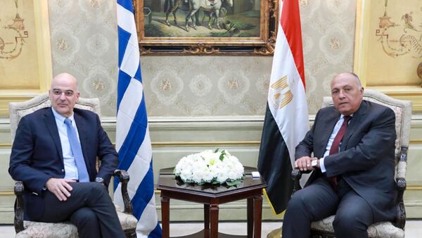 Yunanistan Dışişleri Bakanı Nikos Dendias ile Mısırlı mevkidaşı Semih Şükrü - Sputnik Türkiye