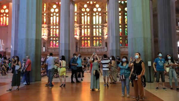  İspanya'da aylardır kapalı olan Sagrada Familia sağlık çalışanları için açıldı - Sputnik Türkiye
