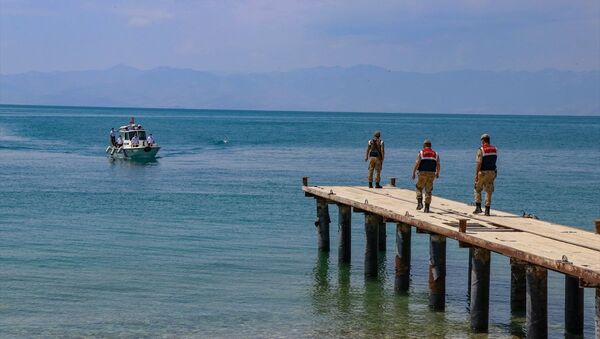 Van Gölü'nde kaybolan tekneyi arama çalışmaları - Sputnik Türkiye